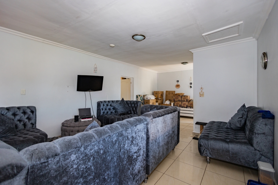 7 Bedroom Property for Sale in Northpine Western Cape